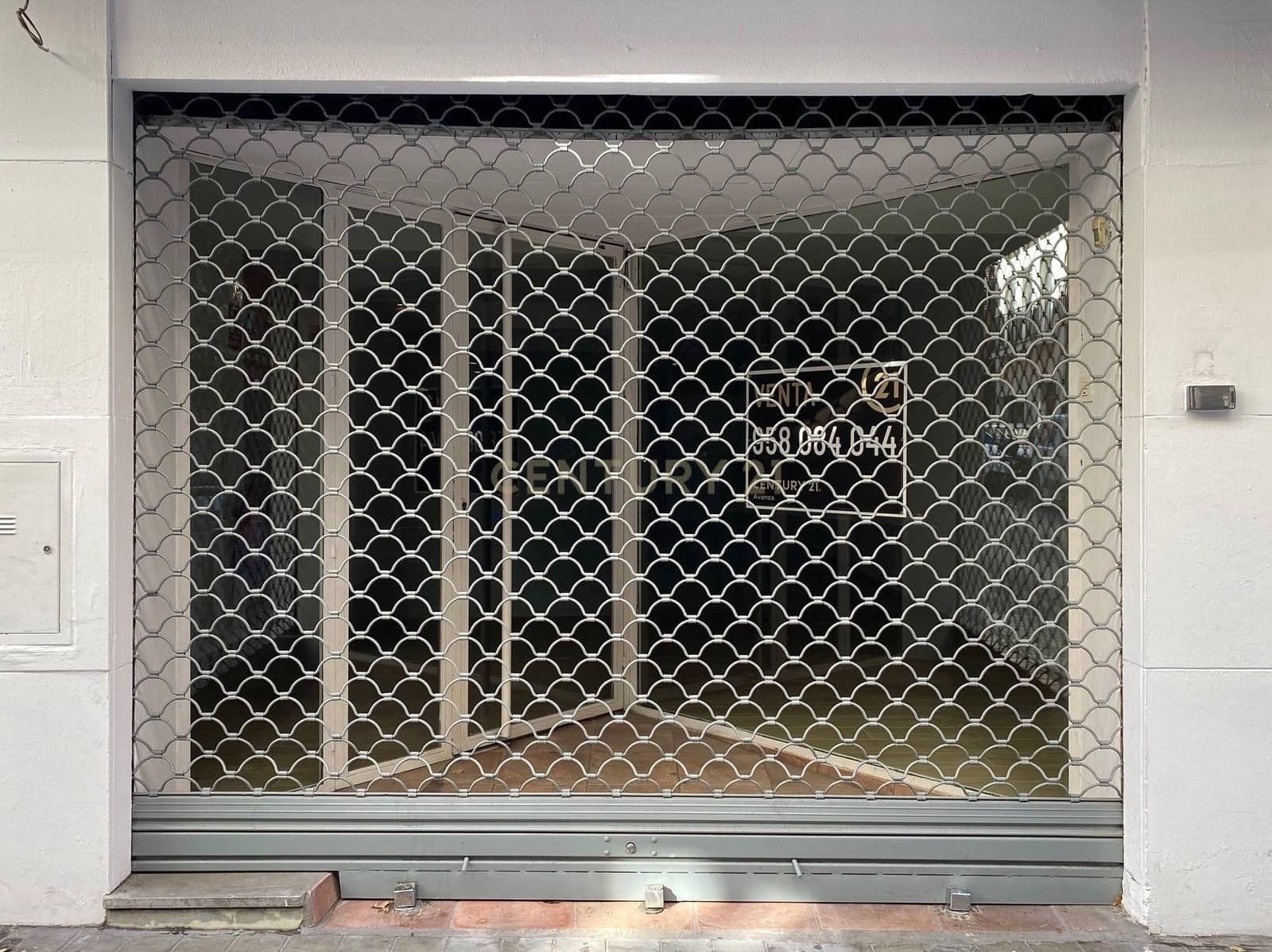 Commercieel te koop in Granada stad - € 165.000 (Ref: 9294008)