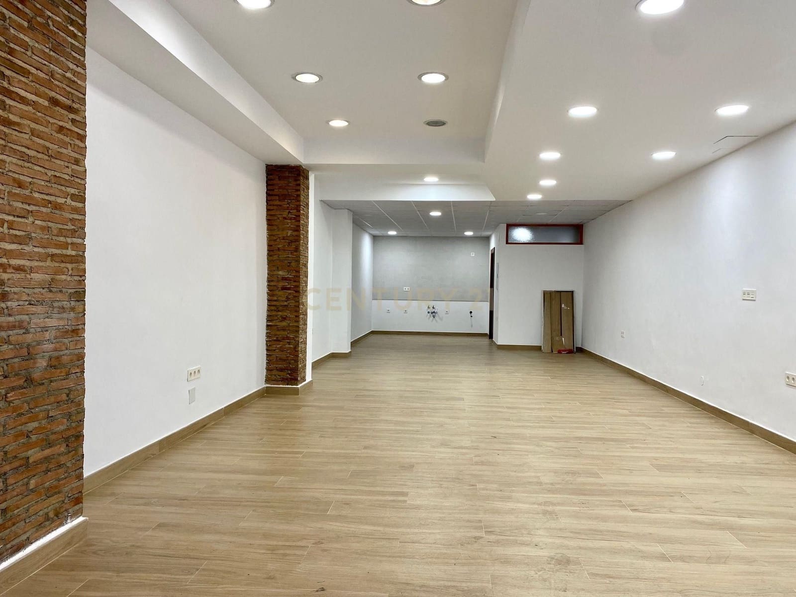 Commercieel te koop in Granada stad - € 165.000 (Ref: 9294008)