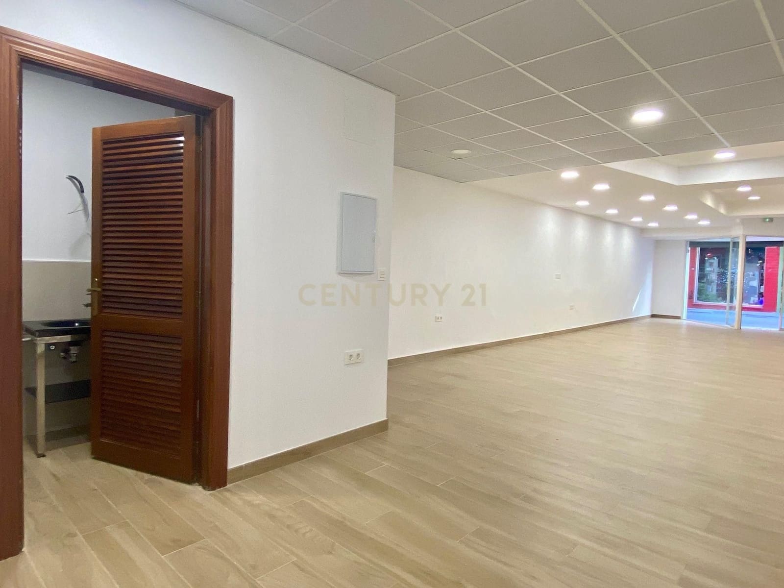 Commercieel te koop in Granada stad - € 165.000 (Ref: 9294008)