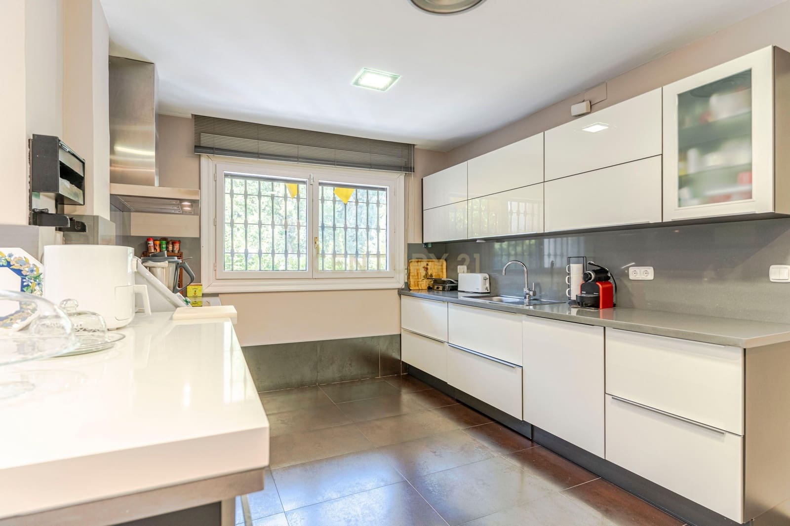 6 soverom Villa til salgs i Granada by med garasje - € 1 040 000 (Ref: 9294014)