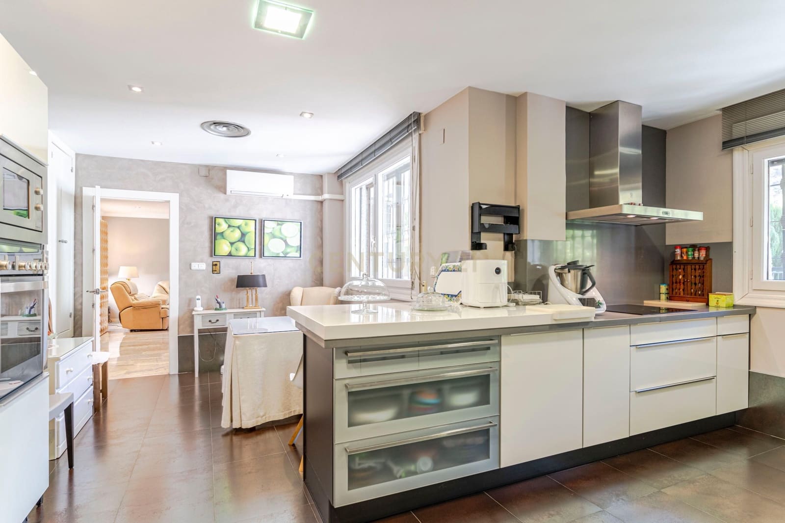 6 soverom Villa til salgs i Granada by med garasje - € 1 040 000 (Ref: 9294014)