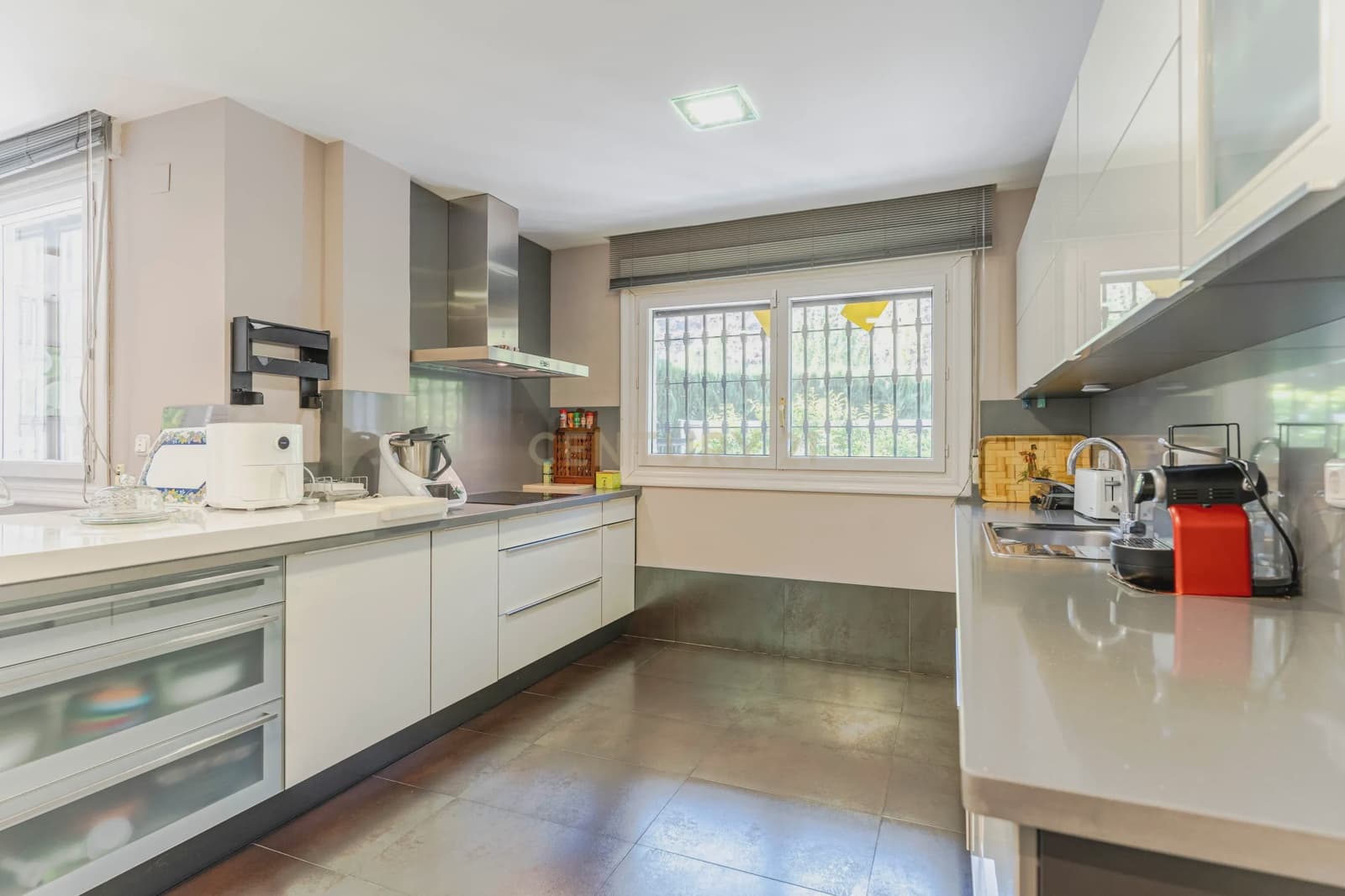 6 soverom Villa til salgs i Granada by med garasje - € 1 040 000 (Ref: 9294014)