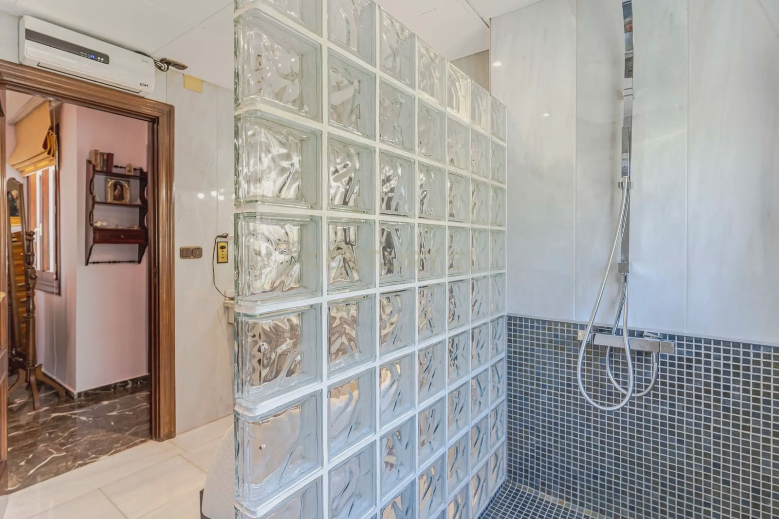 6 soverom Villa til salgs i Granada by med garasje - € 1 040 000 (Ref: 9294014)