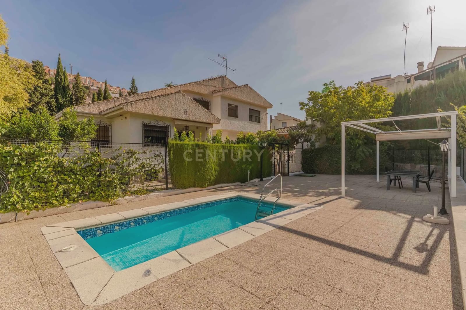 6 soverom Villa til salgs i Granada by med garasje - € 1 040 000 (Ref: 9294014)