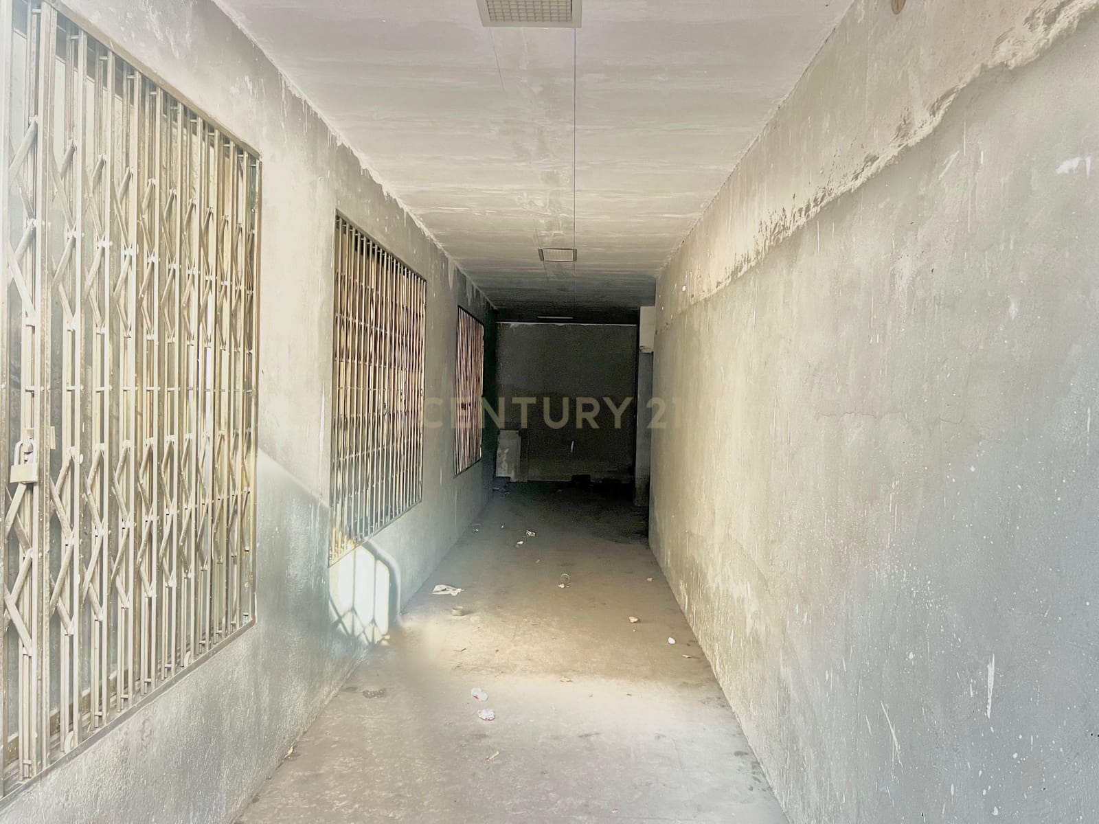 Kommersiell till salu i Peligros - 215 000 € (Ref: 9296085)