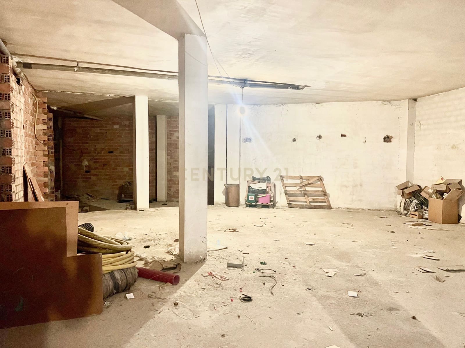 Kommersiell till salu i Peligros - 215 000 € (Ref: 9296085)