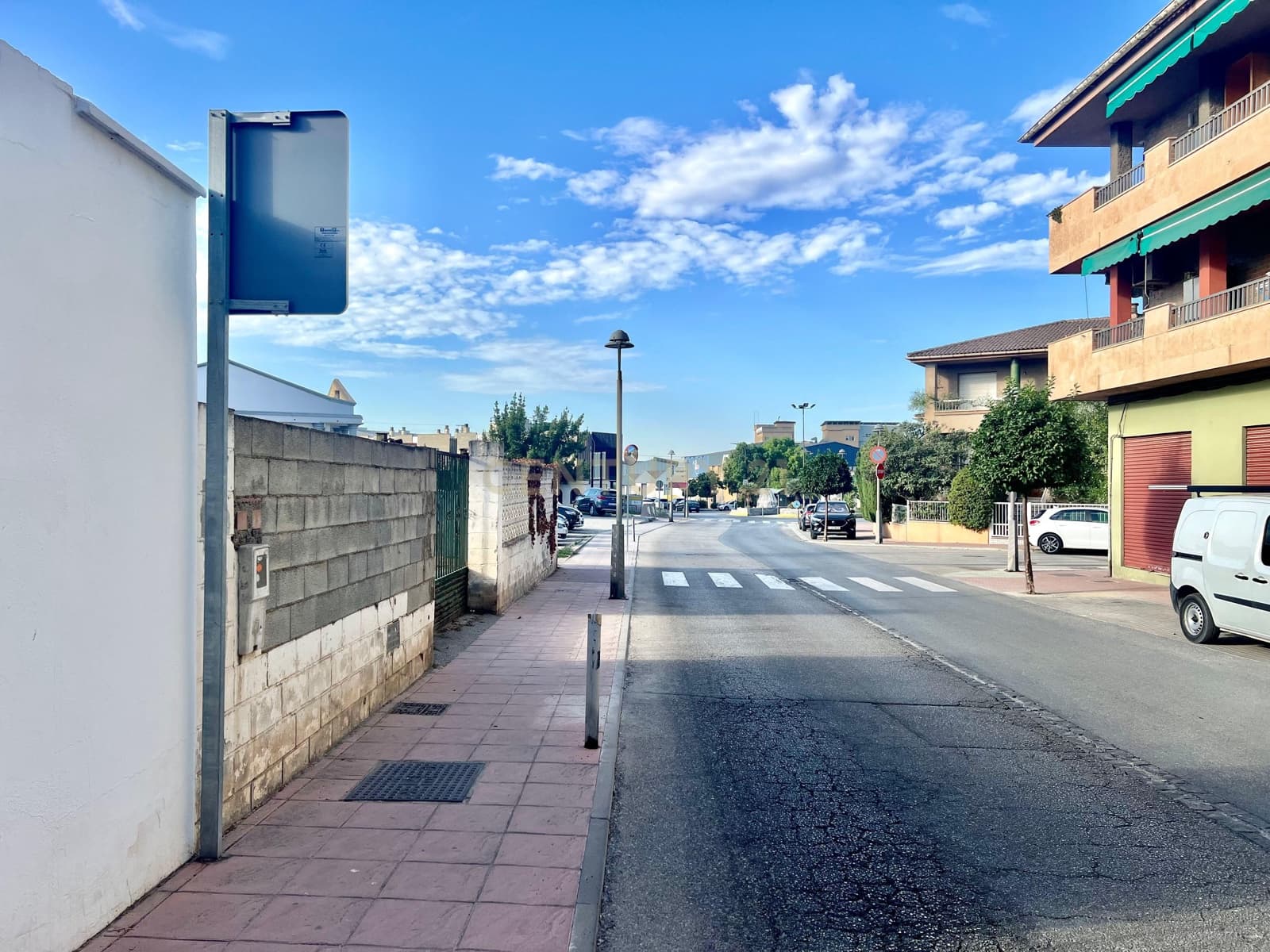 Kommersiell till salu i Peligros - 215 000 € (Ref: 9296085)