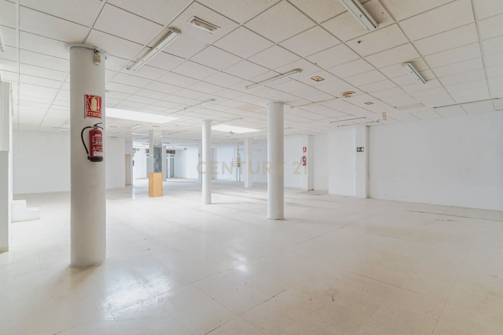 Erhverv til salg i Santa Fe - € 199.500 (Ref: 9308781)