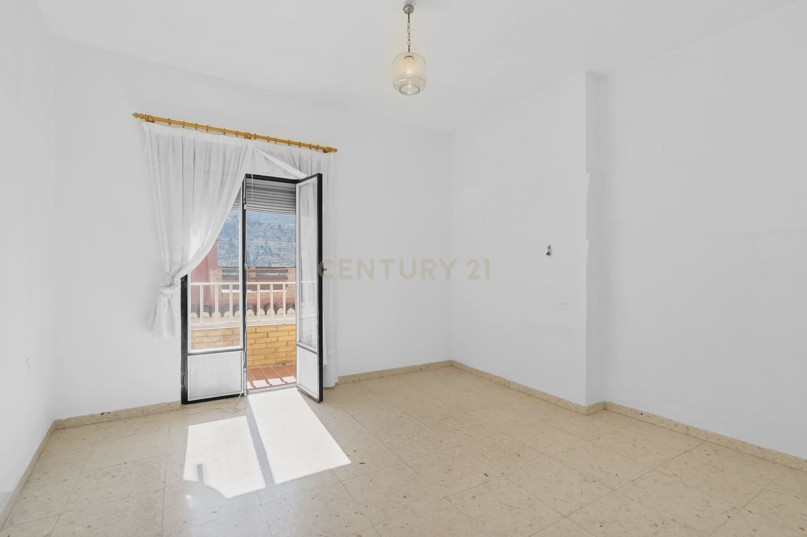 3 soverom Hus til salgs i Velez de Benaudalla med garasje - € 140 000 (Ref: 9308788)