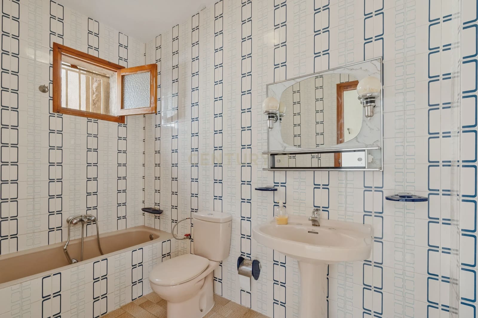 3 soverom Hus til salgs i Velez de Benaudalla med garasje - € 140 000 (Ref: 9308788)