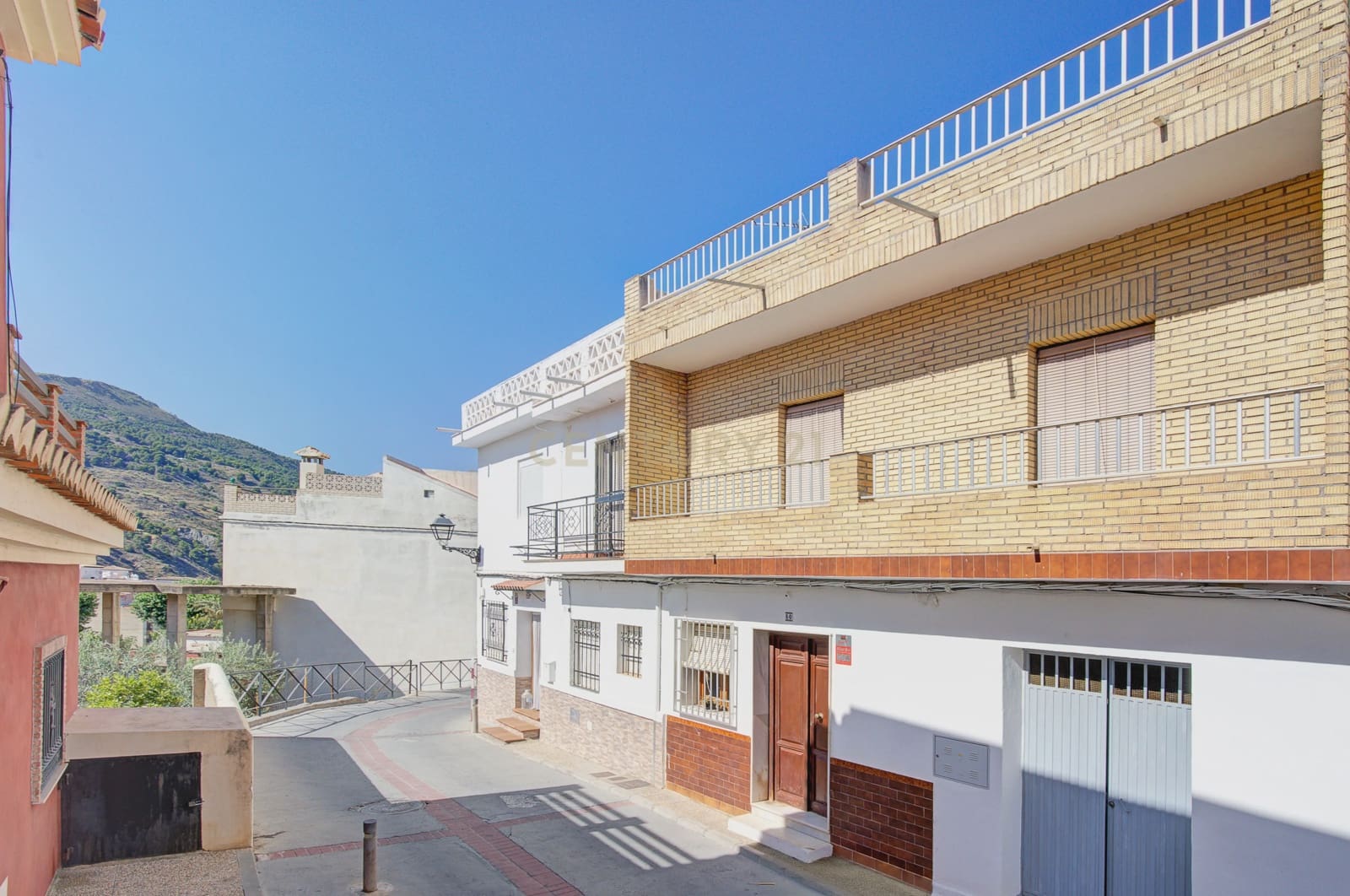 3 soverom Hus til salgs i Velez de Benaudalla med garasje - € 140 000 (Ref: 9308788)