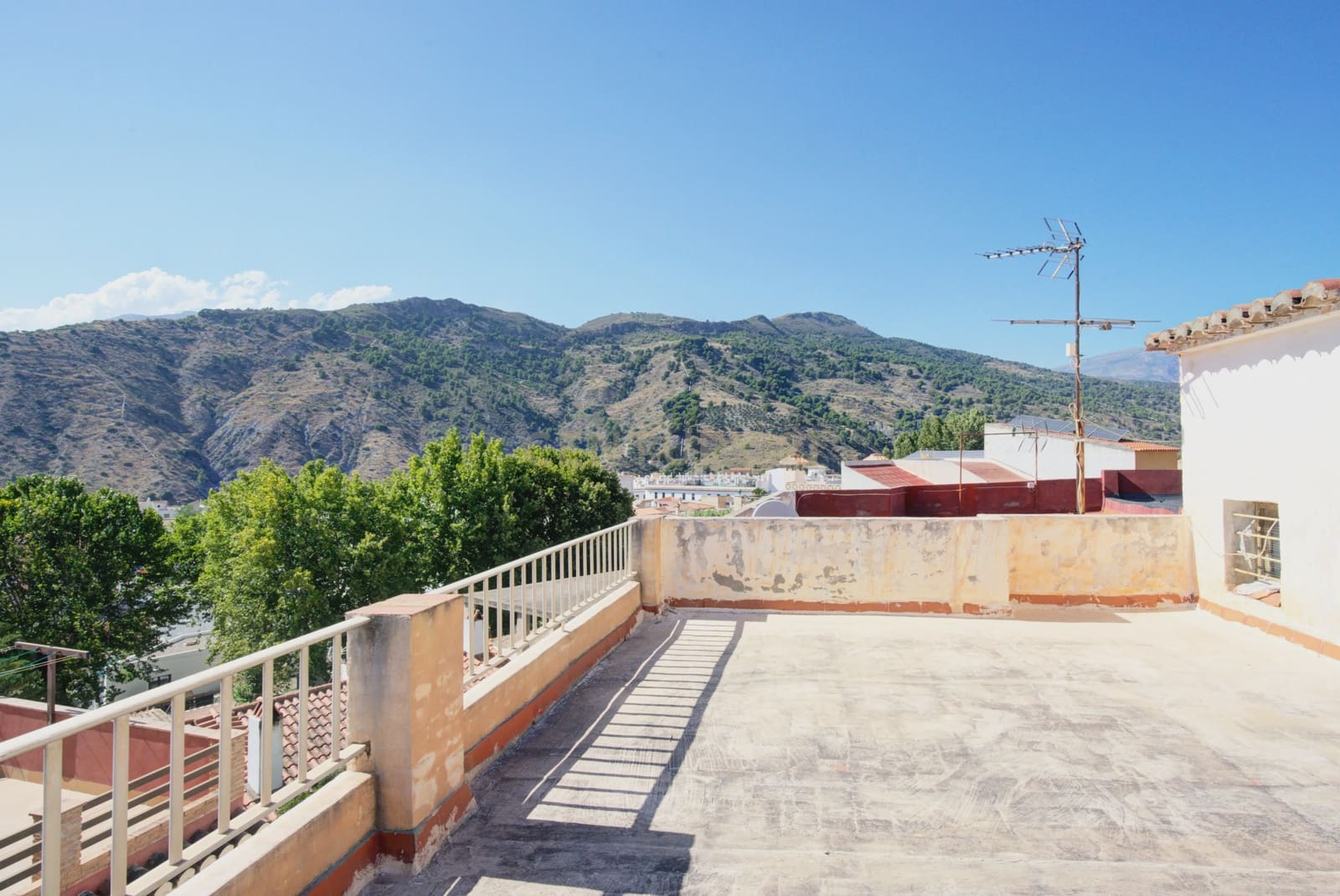 3 soverom Hus til salgs i Velez de Benaudalla med garasje - € 140 000 (Ref: 9308788)