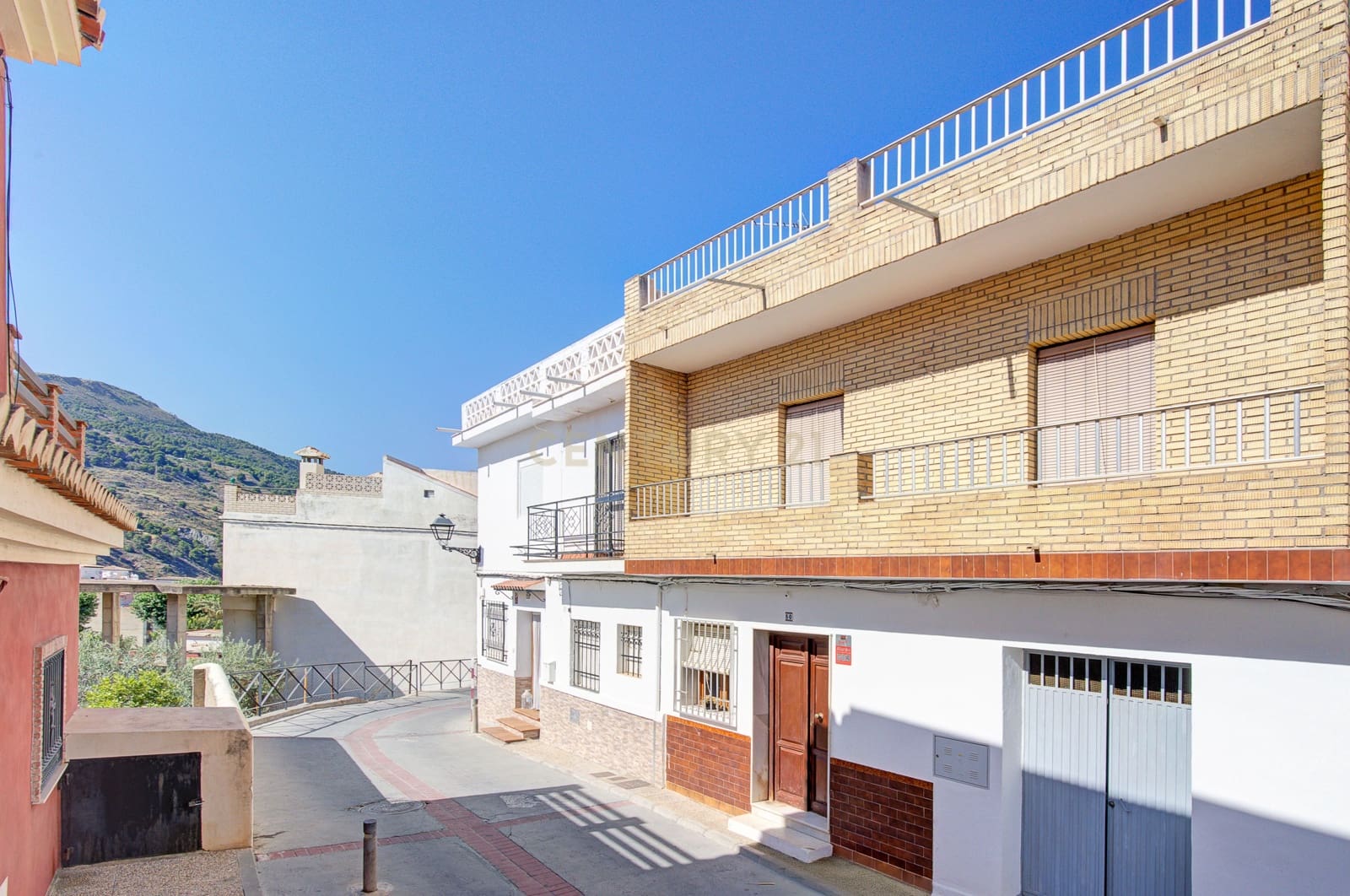 3 soverom Hus til salgs i Velez de Benaudalla med garasje - € 140 000 (Ref: 9308788)