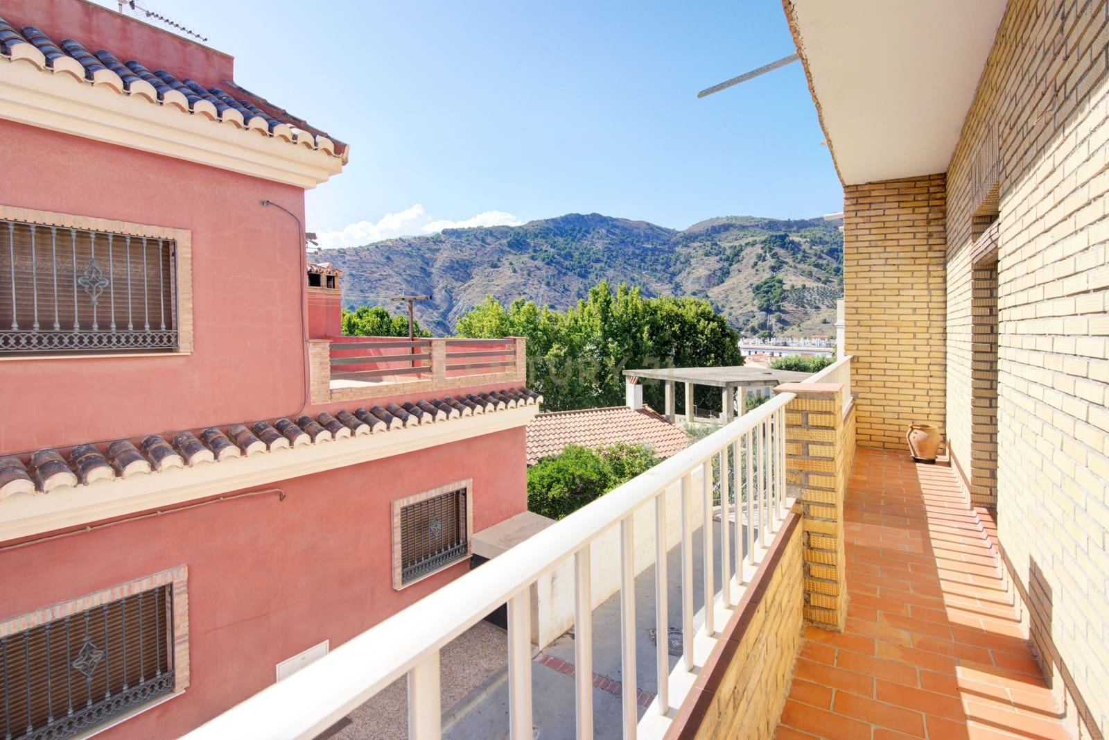 3 soverom Hus til salgs i Velez de Benaudalla med garasje - € 140 000 (Ref: 9308788)