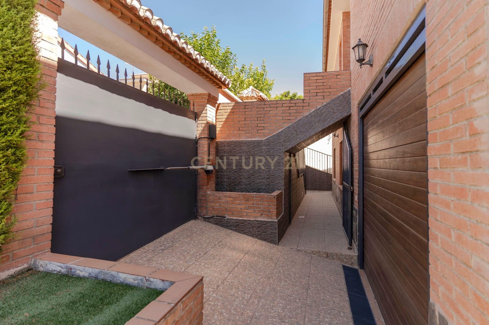 6 slaapkamer Villa te koop in Peligros - € 415.000 (Ref: 9308789)