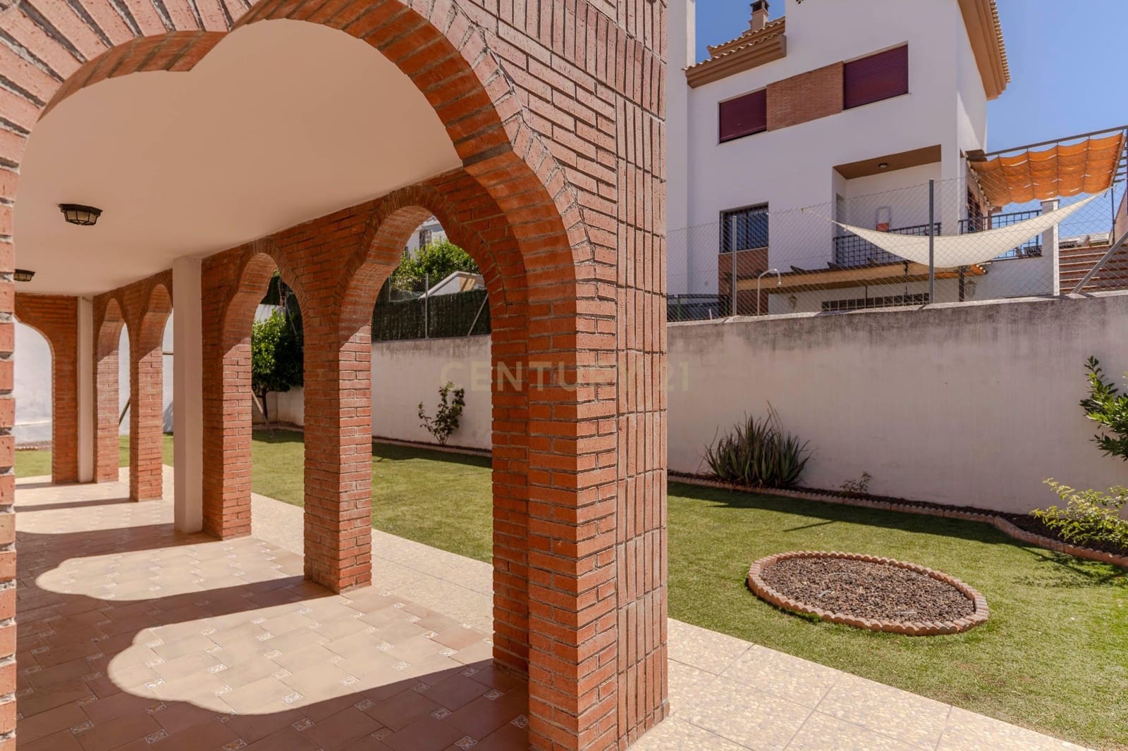 6 slaapkamer Villa te koop in Peligros - € 415.000 (Ref: 9308789)