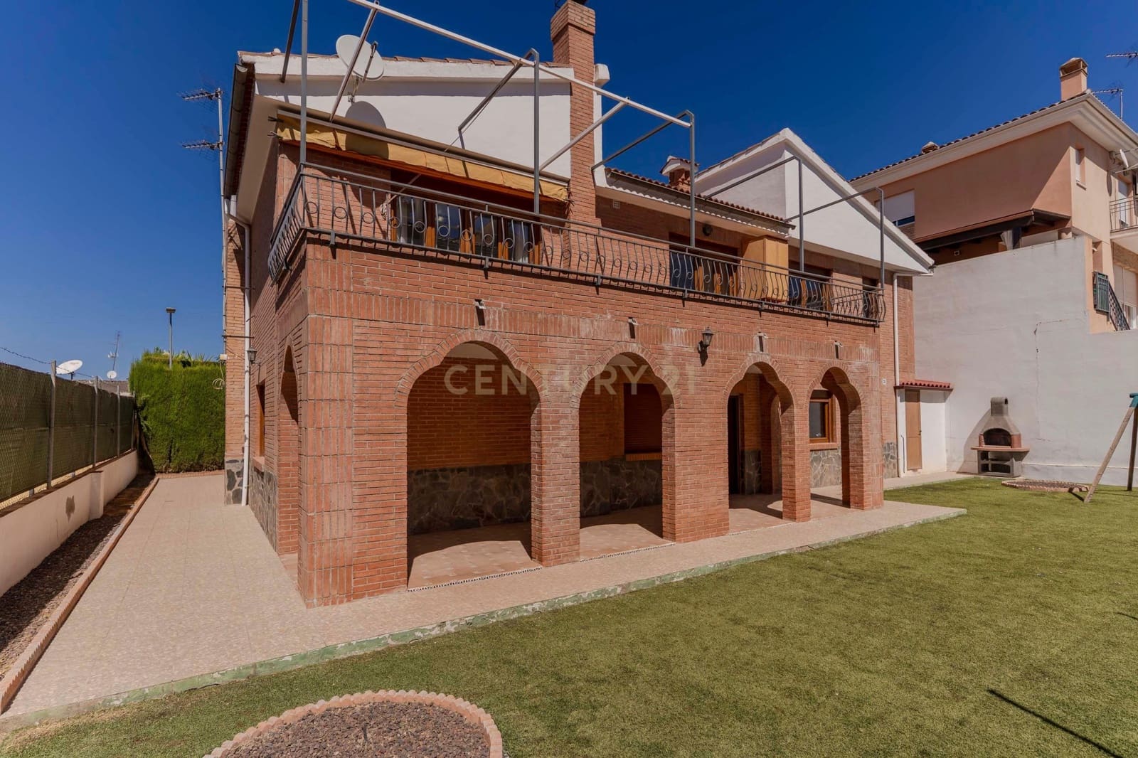 6 slaapkamer Villa te koop in Peligros - € 415.000 (Ref: 9308789)