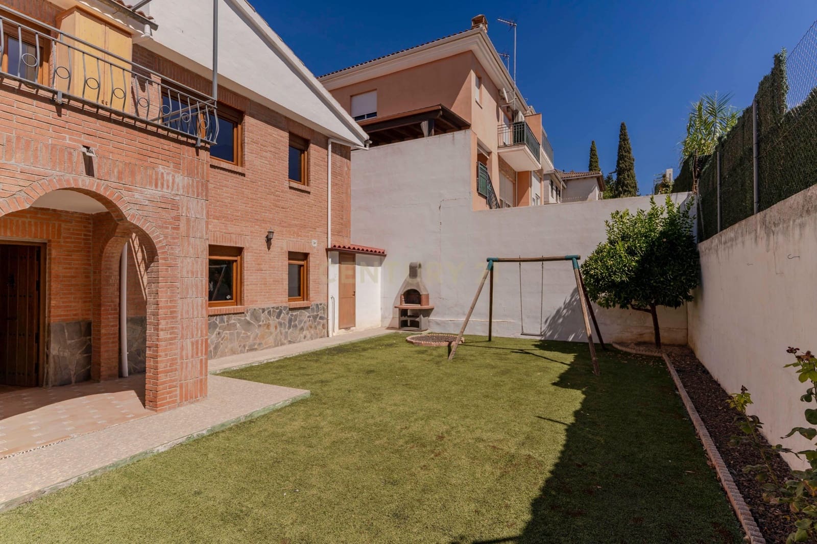 6 slaapkamer Villa te koop in Peligros - € 415.000 (Ref: 9308789)