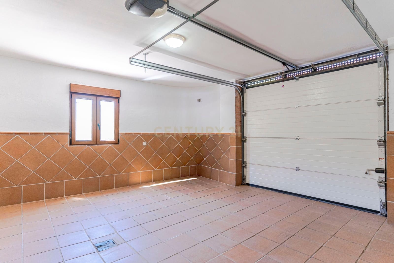 6 slaapkamer Villa te koop in Peligros - € 415.000 (Ref: 9308789)