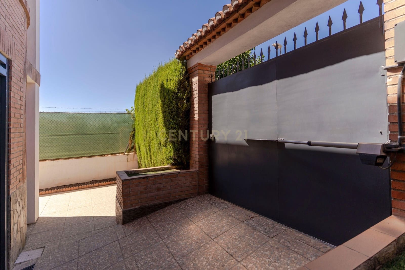 6 slaapkamer Villa te koop in Peligros - € 415.000 (Ref: 9308789)