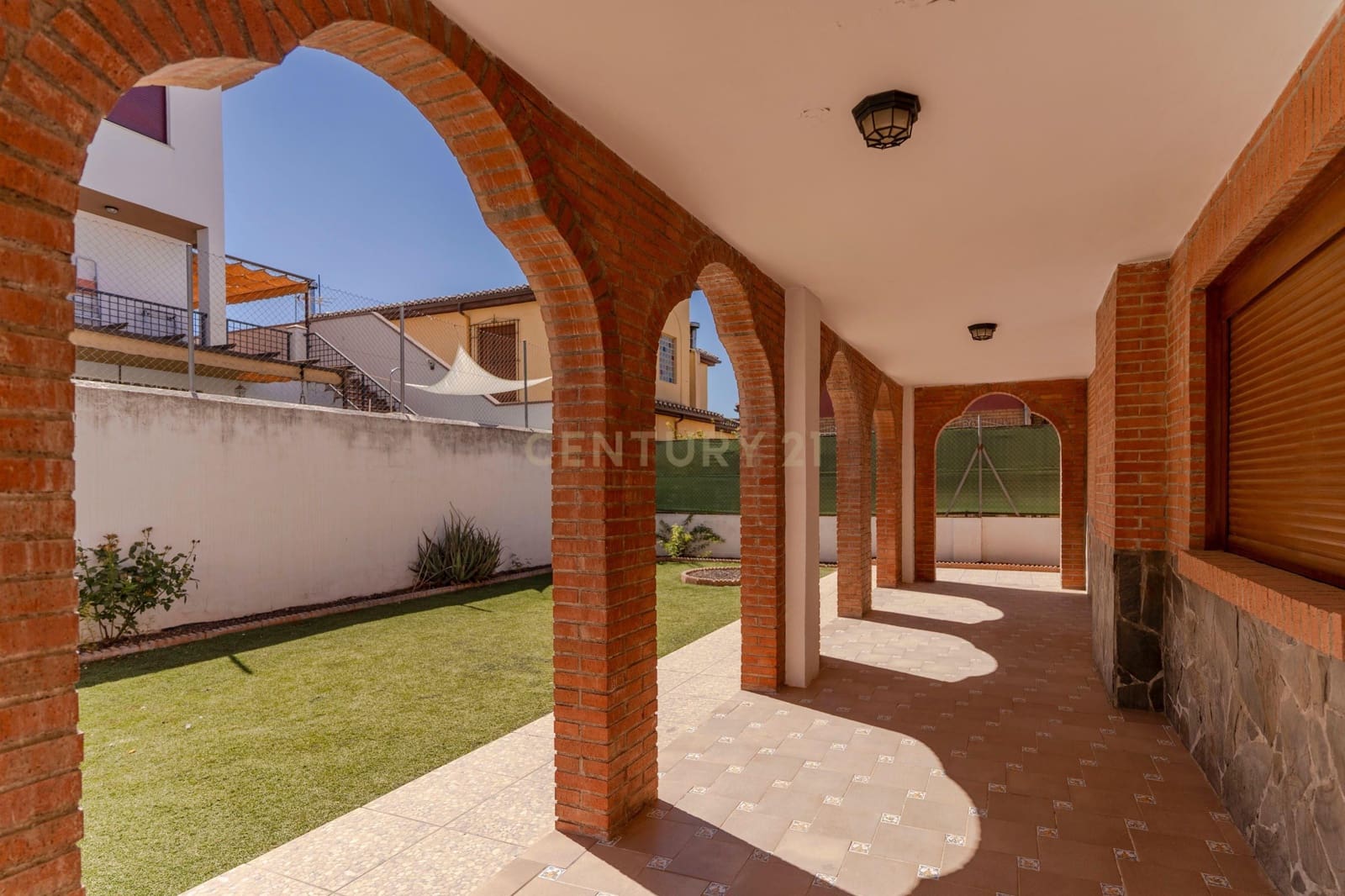 6 slaapkamer Villa te koop in Peligros - € 415.000 (Ref: 9308789)