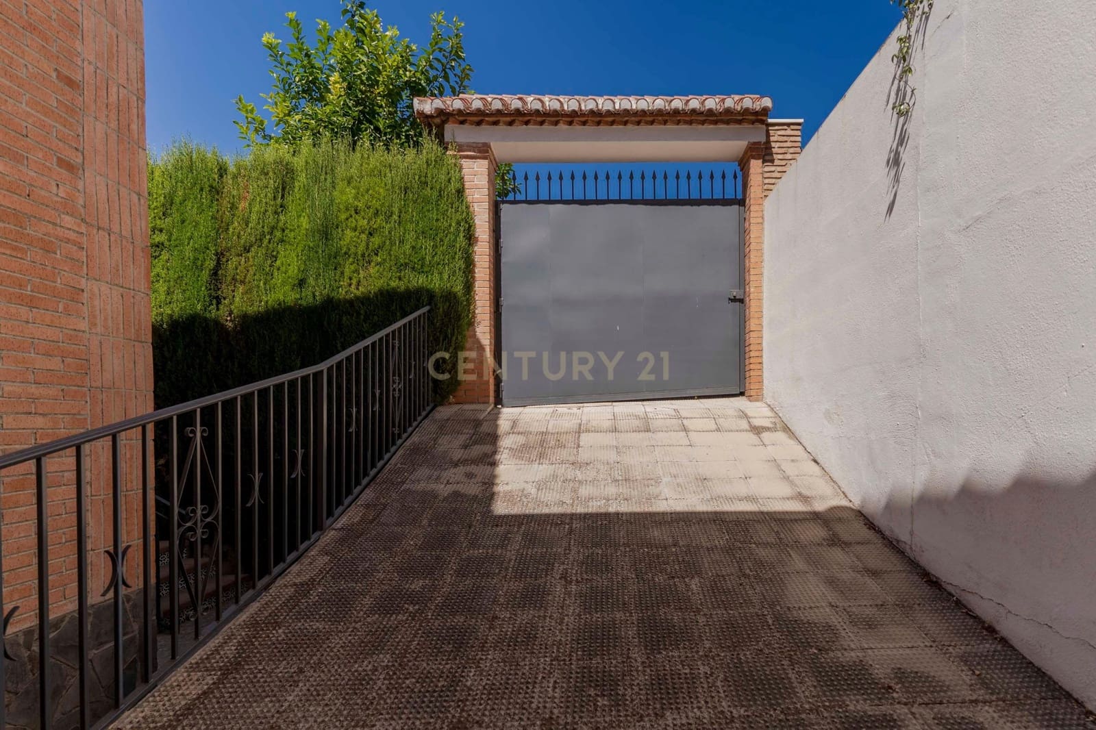 6 slaapkamer Villa te koop in Peligros - € 415.000 (Ref: 9308789)