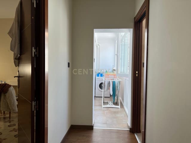 3 soveværelse Penthouse til leje i Centro - Sagrario, Granada by - € 1.100 (Ref: 9308791)