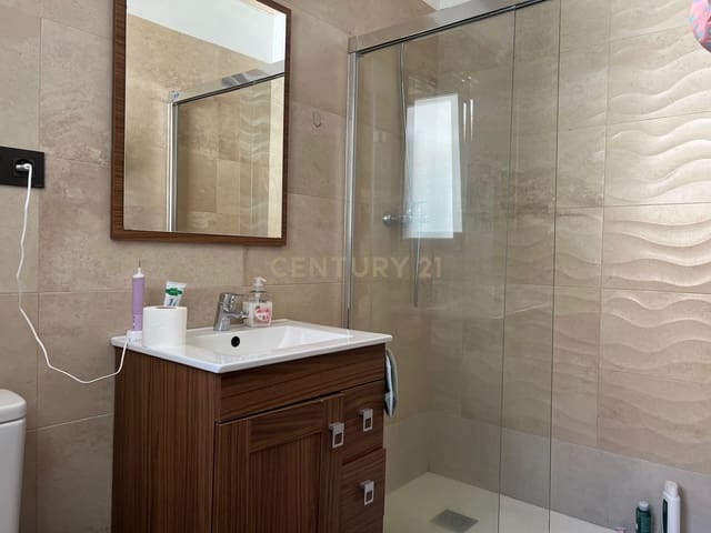 3 soveværelse Penthouse til leje i Centro - Sagrario, Granada by - € 1.100 (Ref: 9308791)