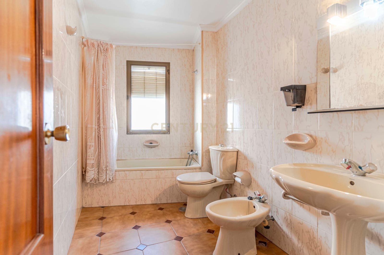 16 soveværelse Hotel til salg i Salobrena - € 430.000 (Ref: 9308797)