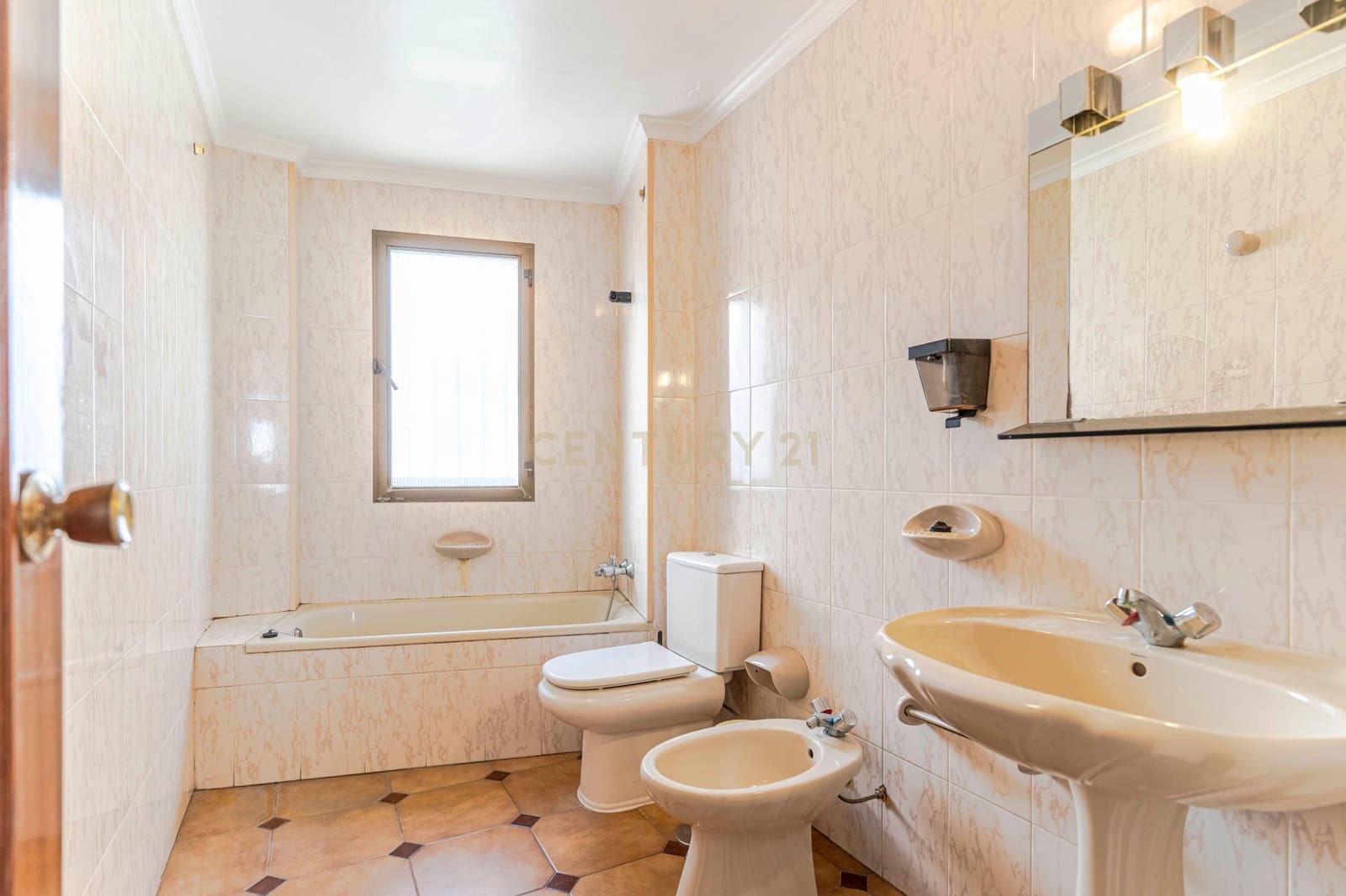 16 soveværelse Hotel til salg i Salobrena - € 430.000 (Ref: 9308797)