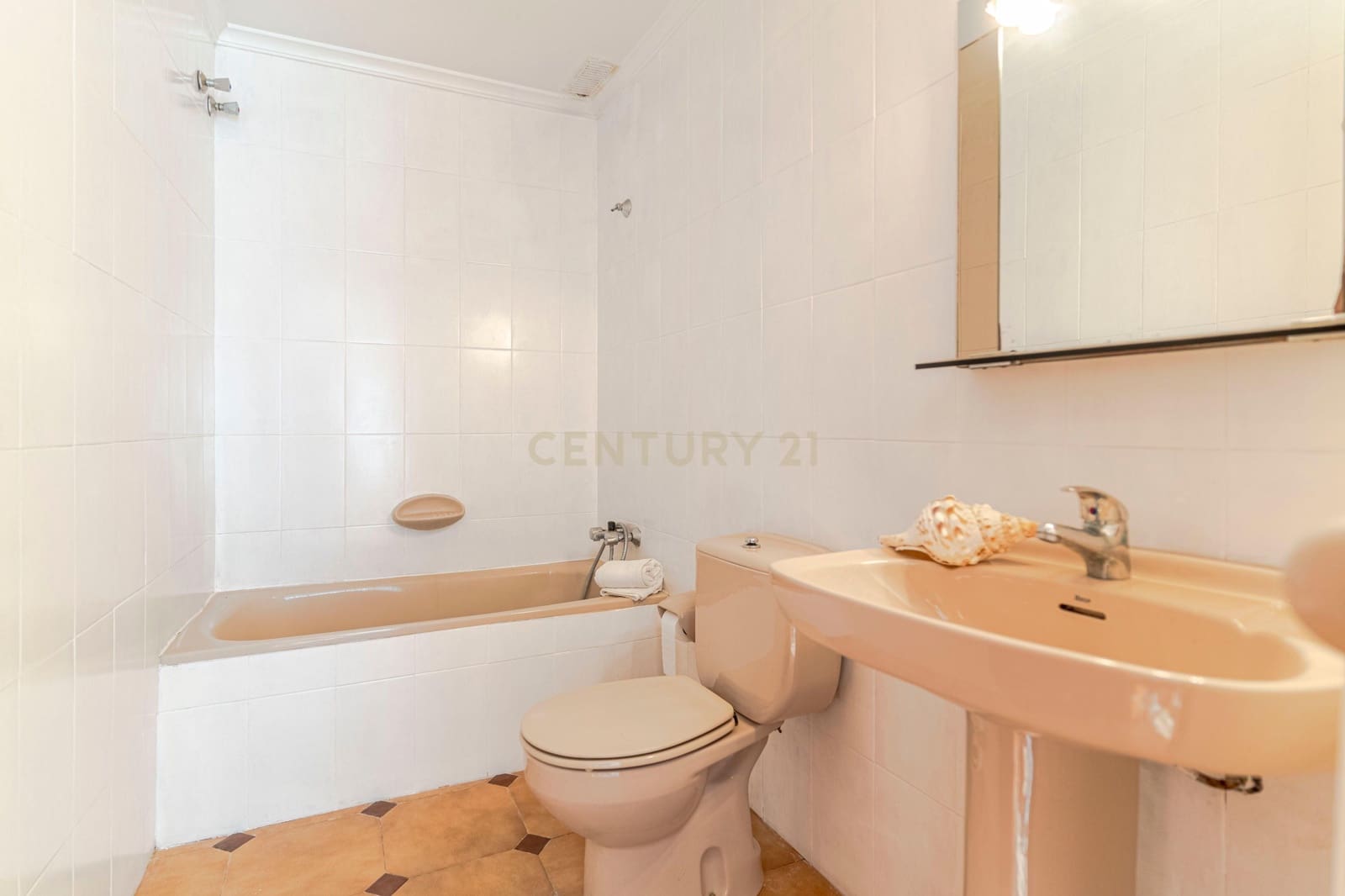 16 soveværelse Hotel til salg i Salobrena - € 430.000 (Ref: 9308797)