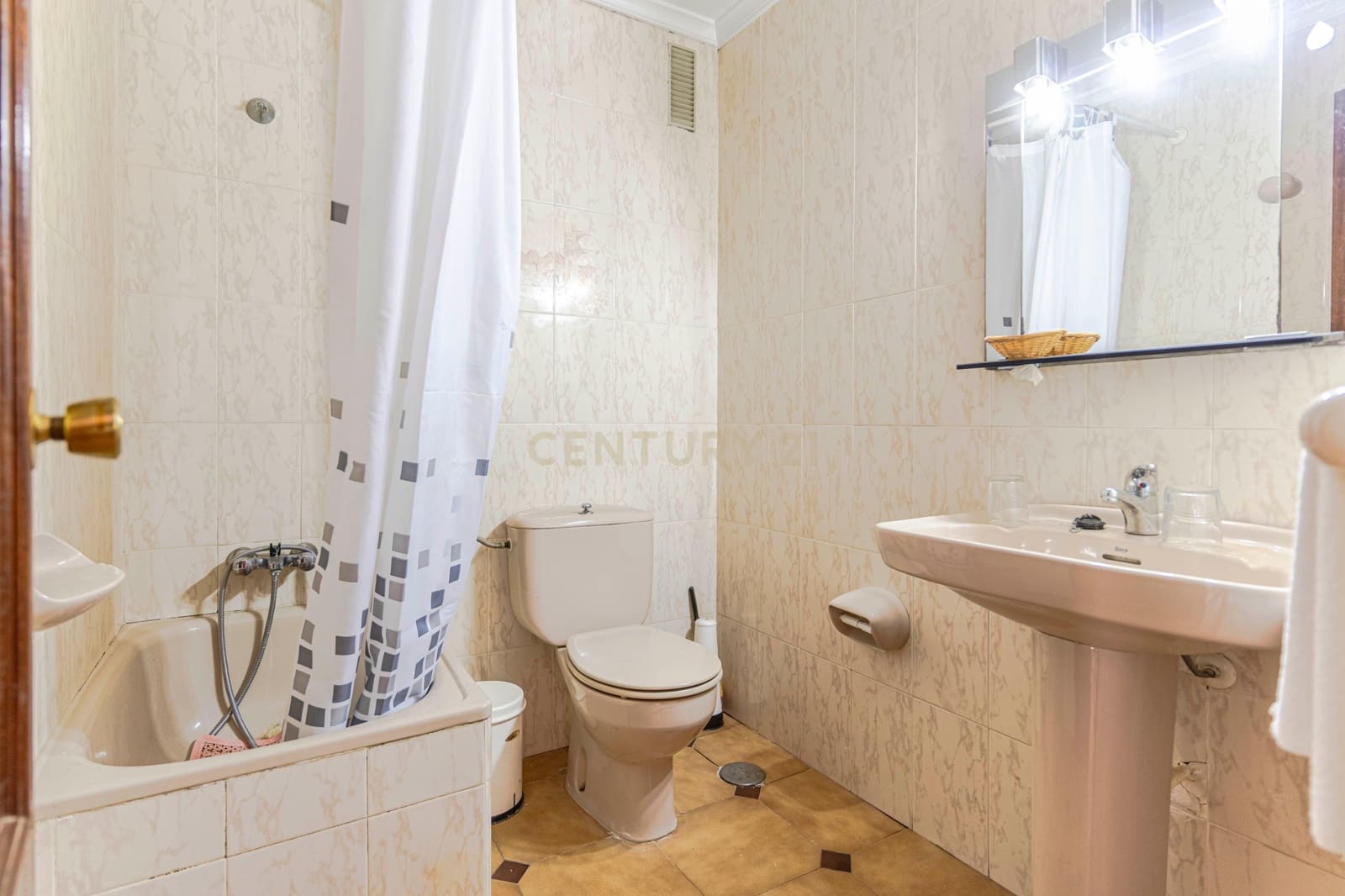 16 soveværelse Hotel til salg i Salobrena - € 430.000 (Ref: 9308797)