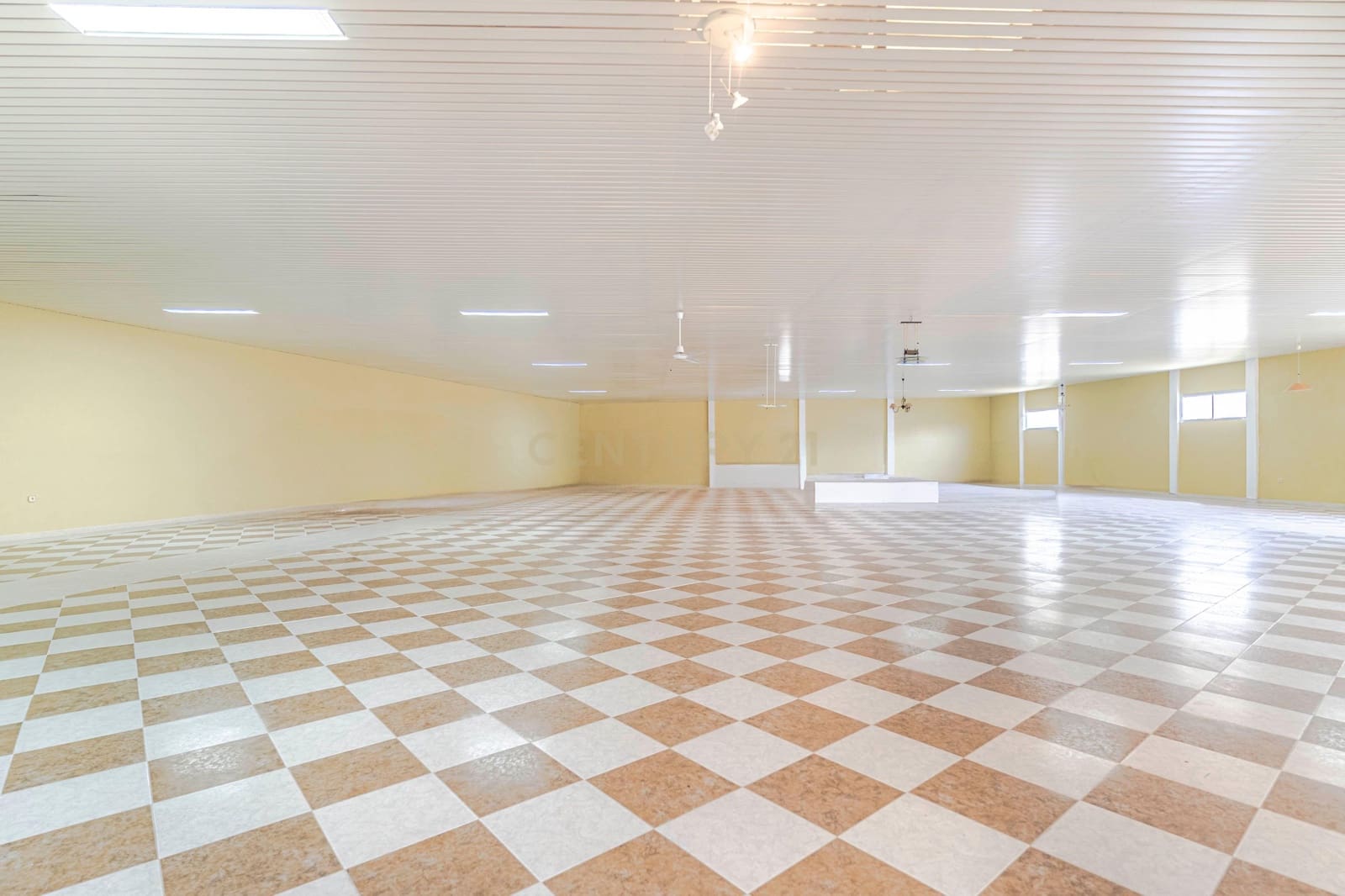 Kommersiell til salgs i Salobrena - € 2 500 000 (Ref: 9308800)