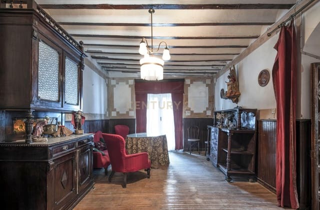 10 bedroom Townhouse for sale in Baeza - € 760,000 (Ref: 9308802)