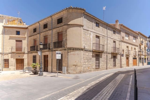 10 bedroom Townhouse for sale in Baeza - € 760,000 (Ref: 9308802)