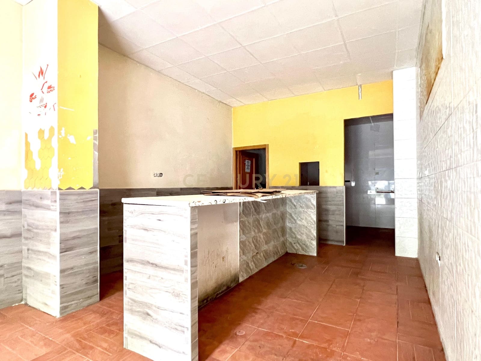 Commercial for rent in Granada city - € 1,400 (Ref: 9314657)