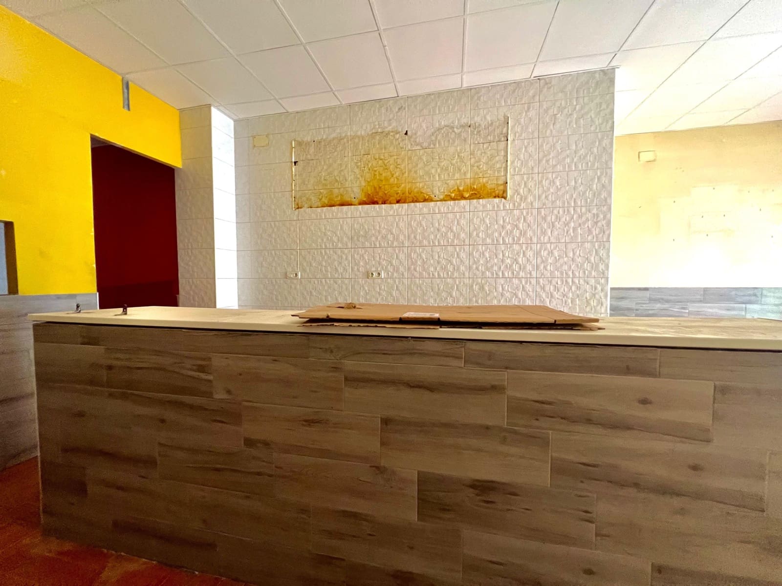 Commercial for rent in Granada city - € 1,400 (Ref: 9314657)