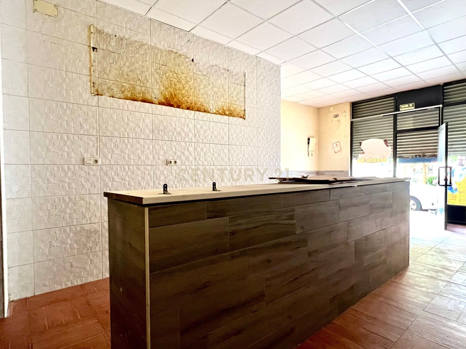 Commercial for rent in Granada city - € 1,400 (Ref: 9314657)