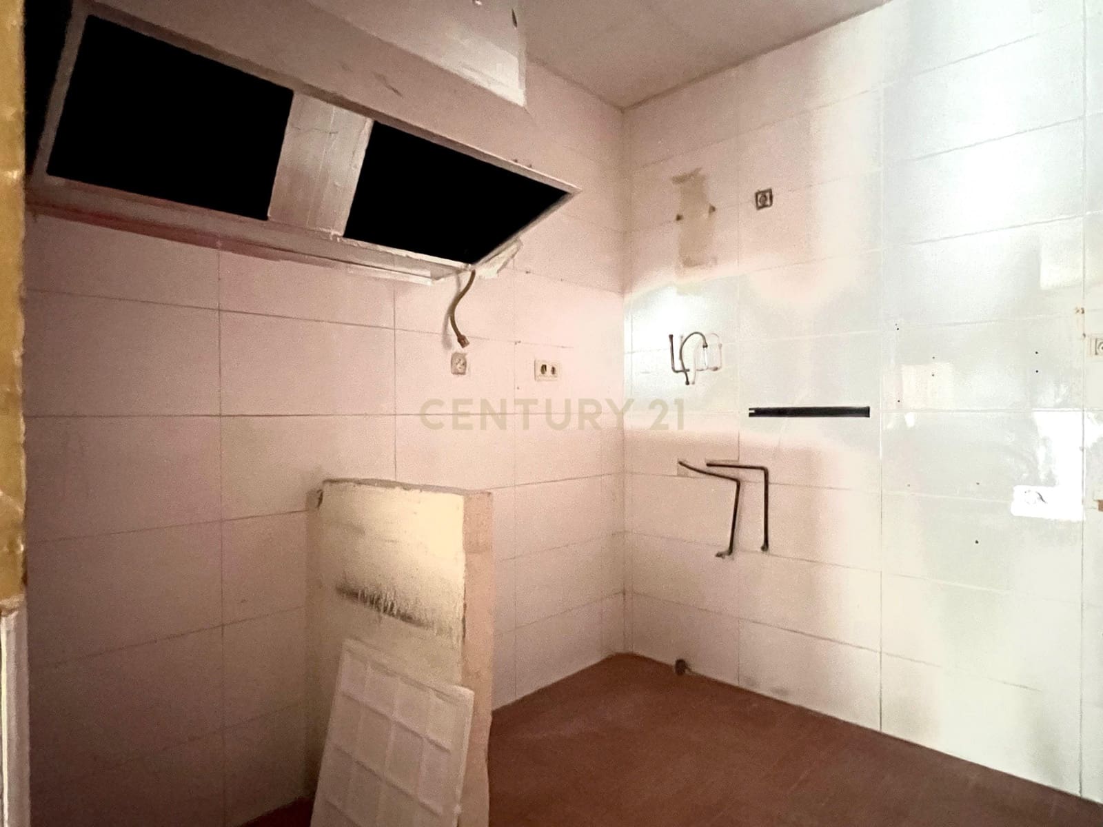 Commercial for rent in Granada city - € 1,400 (Ref: 9314657)