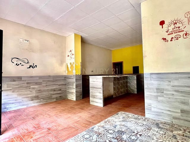 Commercieel te huur in Pajaritos - Plaza de Toros, Granada stad - € 1.400 (Ref: 9314657)