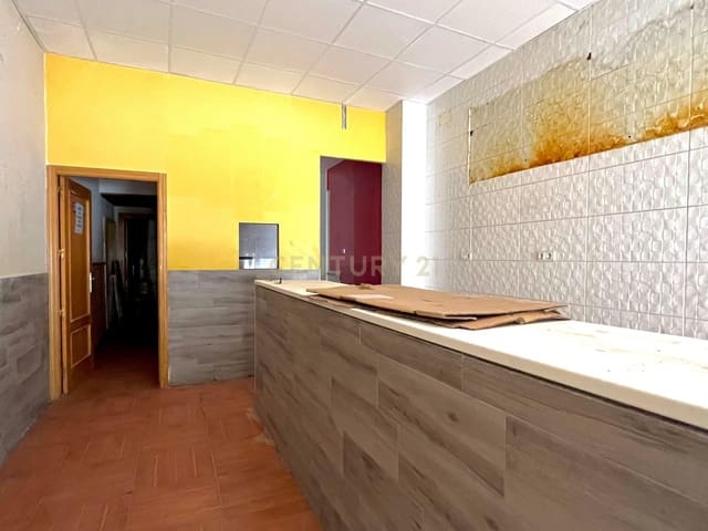 Commercieel te huur in Pajaritos - Plaza de Toros, Granada stad - € 1.400 (Ref: 9314657)