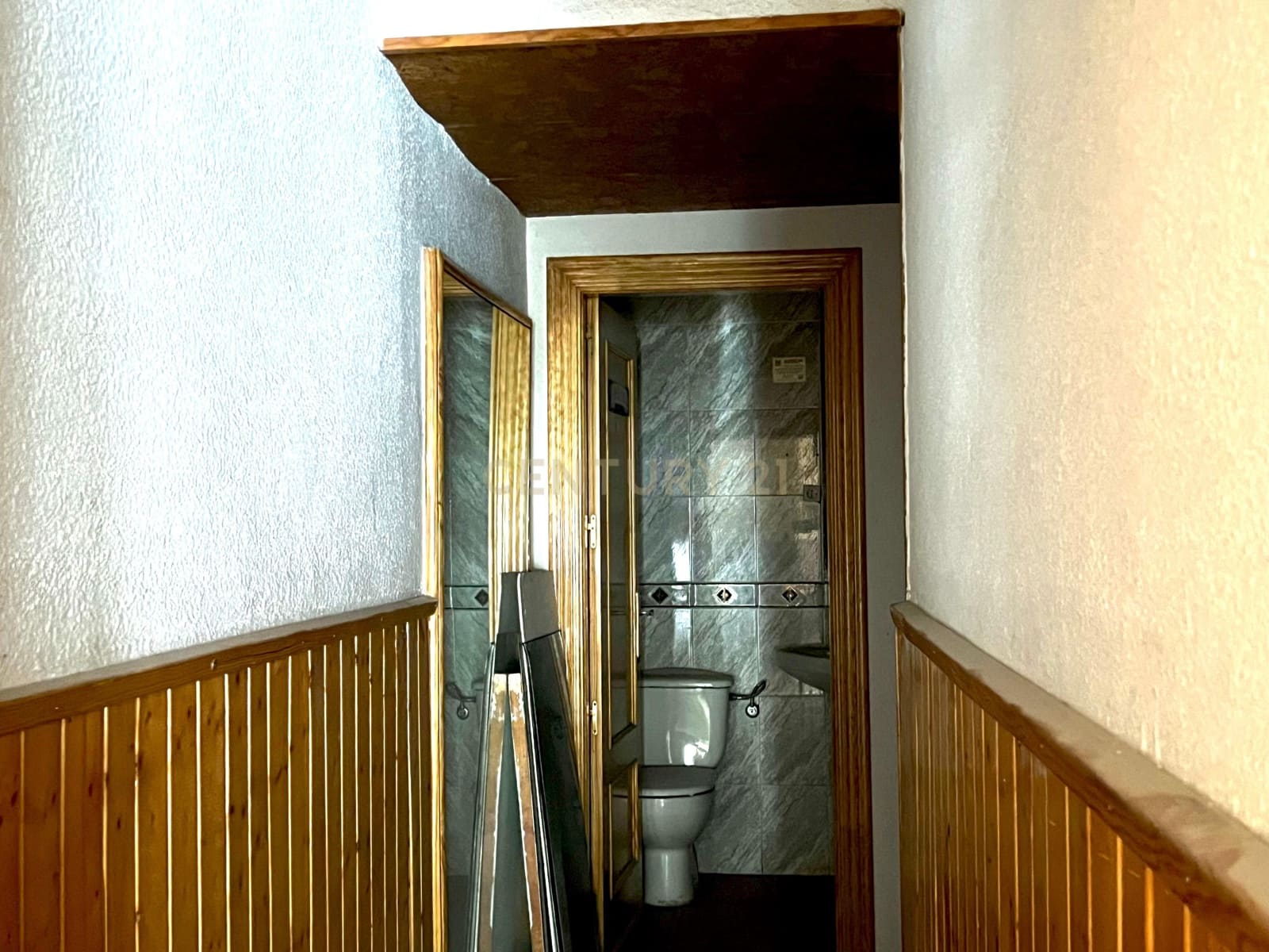 Commercial for rent in Granada city - € 1,400 (Ref: 9314657)