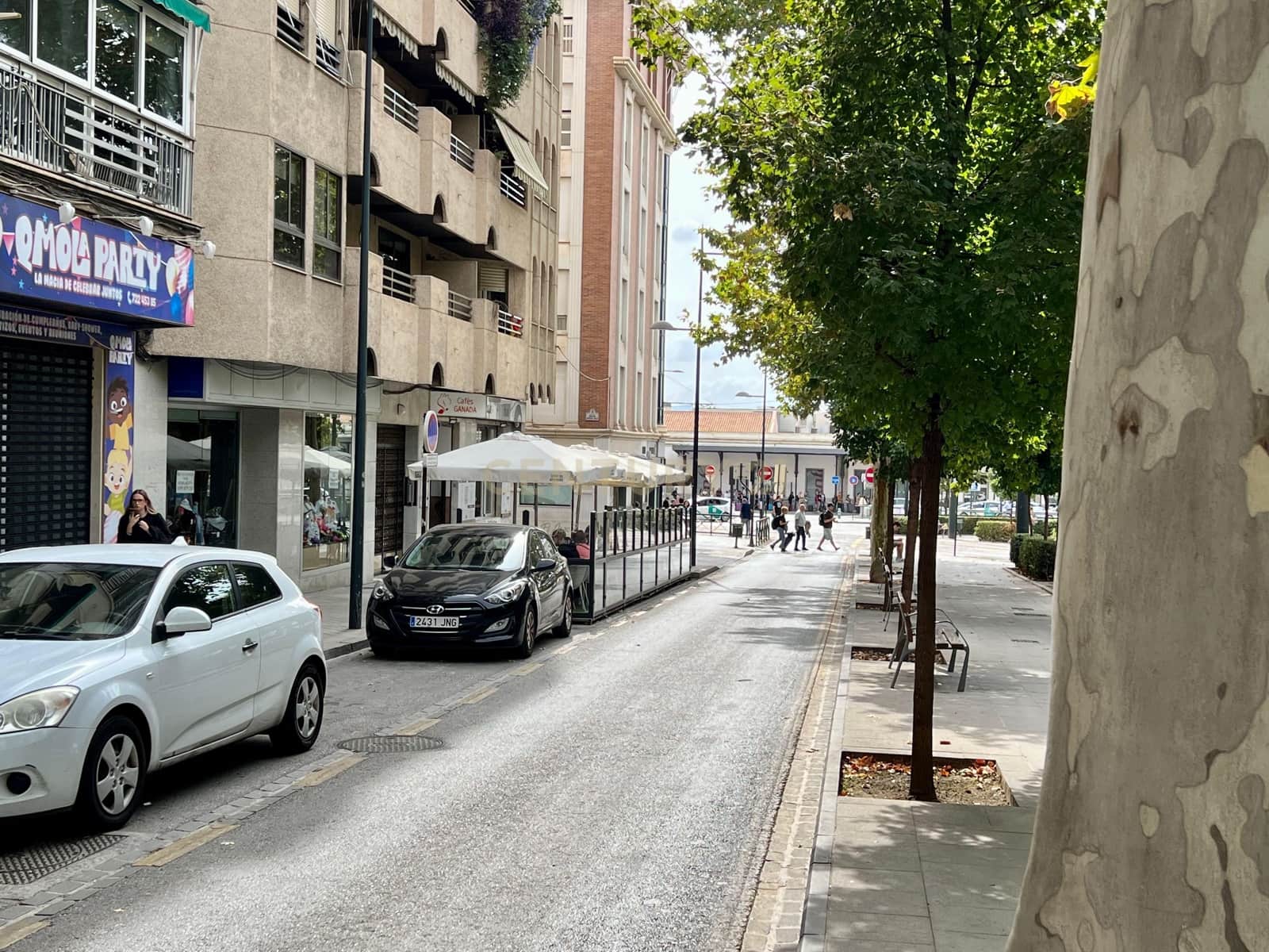 Commercial for rent in Granada city - € 1,400 (Ref: 9314657)