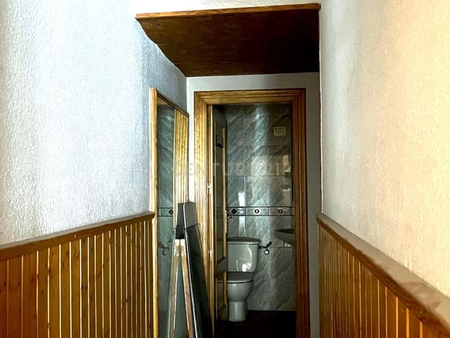 Commercieel te huur in Pajaritos - Plaza de Toros, Granada stad - € 1.400 (Ref: 9314657)