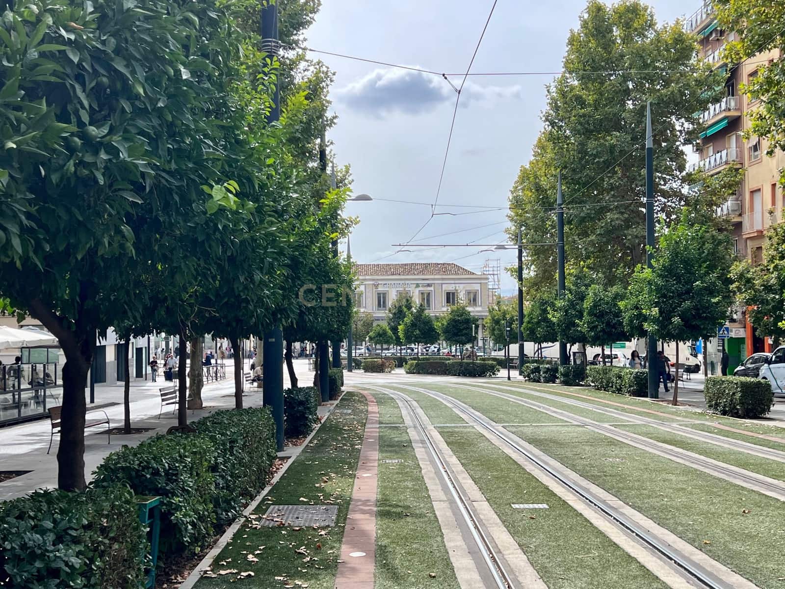 Commercial for rent in Granada city - € 1,400 (Ref: 9314657)