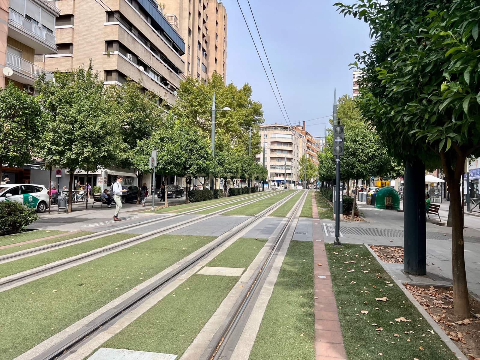 Commercial for rent in Granada city - € 1,400 (Ref: 9314657)