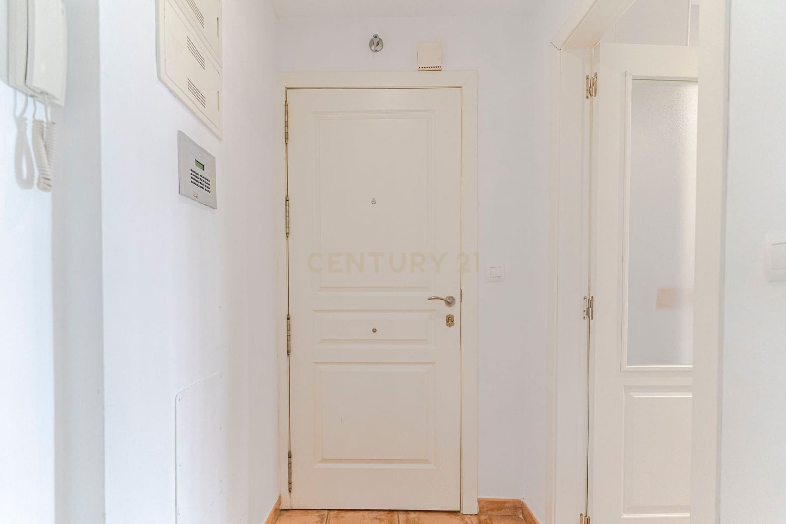 2 soveværelse Lejlighed til salg i Velez de Benaudalla med swimmingpool - € 134.000 (Ref: 9322375)