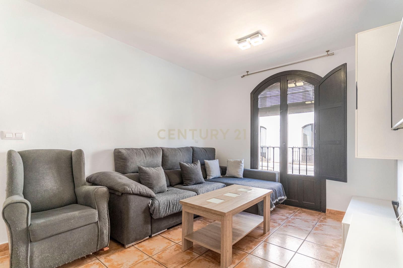 2 soveværelse Lejlighed til salg i Velez de Benaudalla med swimmingpool - € 134.000 (Ref: 9322375)