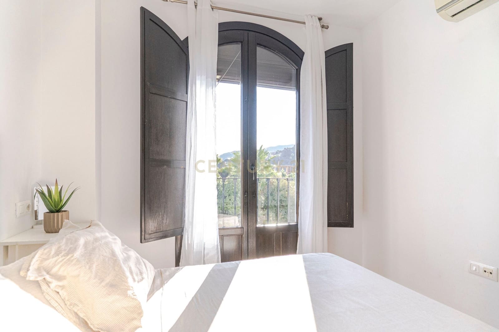 2 soveværelse Lejlighed til salg i Velez de Benaudalla med swimmingpool - € 134.000 (Ref: 9322375)