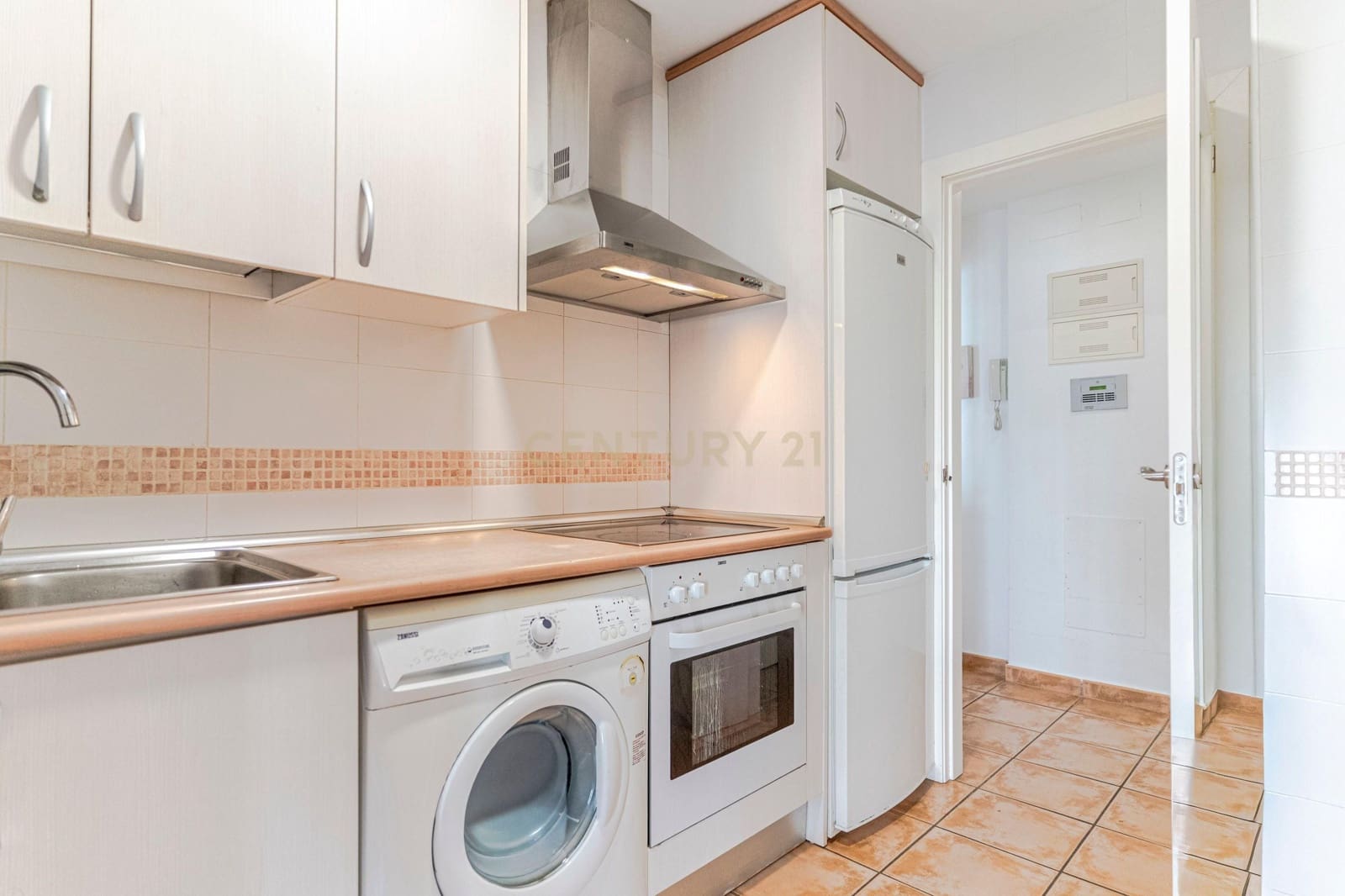 2 soveværelse Lejlighed til salg i Velez de Benaudalla med swimmingpool - € 134.000 (Ref: 9322375)